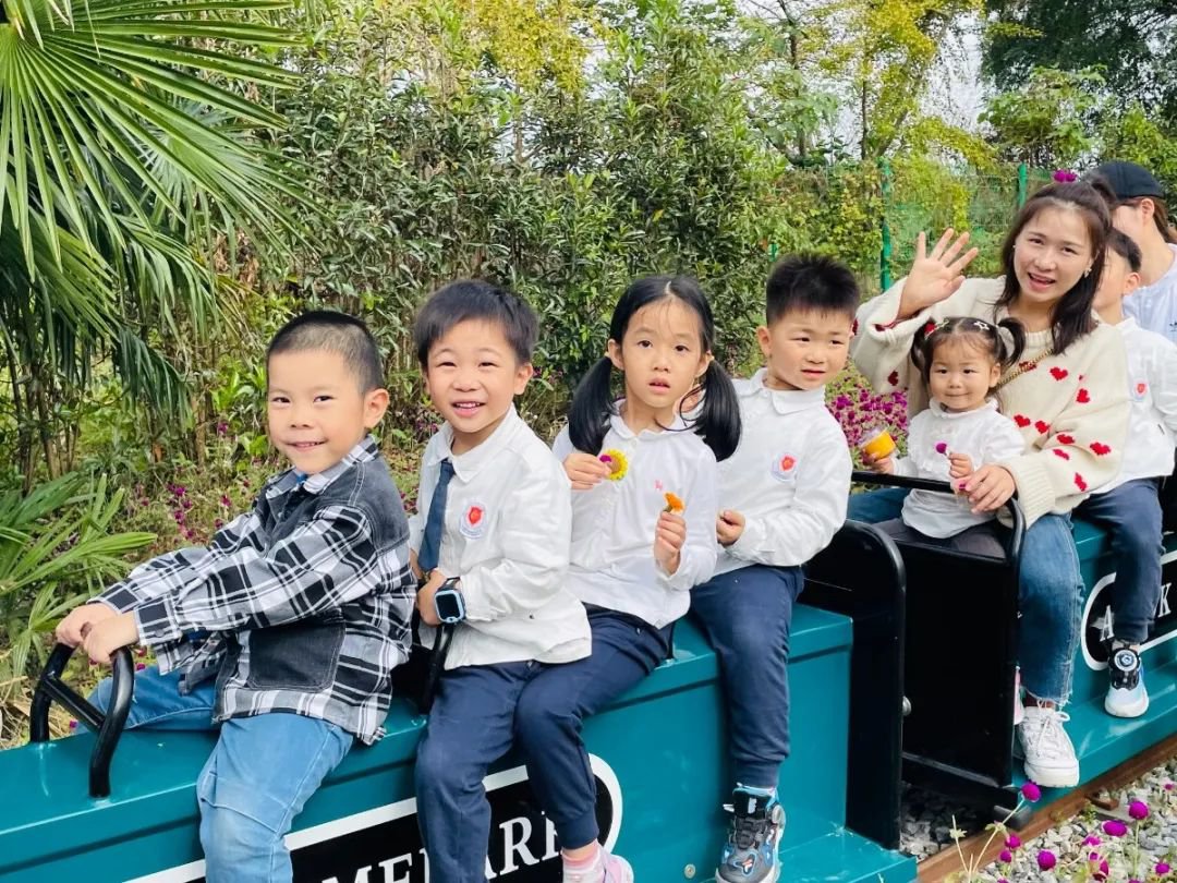圣地雅歌幼儿园|不负好时光，，相约趣探秋