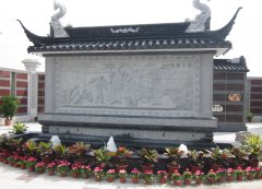 《能手回春》浮雕墙：医术传承与工艺匠心的立体诠释